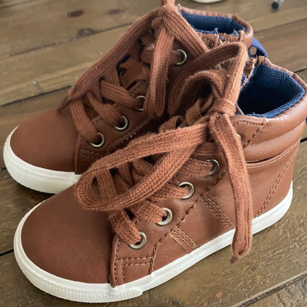 Cat and Jack size 6 casual sneakers